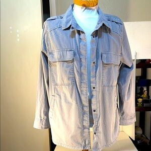 Sonoma goods like gray shirt or light jacket snap buttons